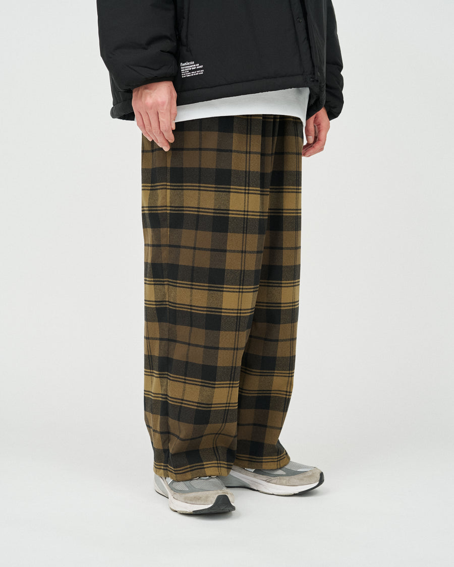 FLANNEL CHECK UTILITY OVER PANTS